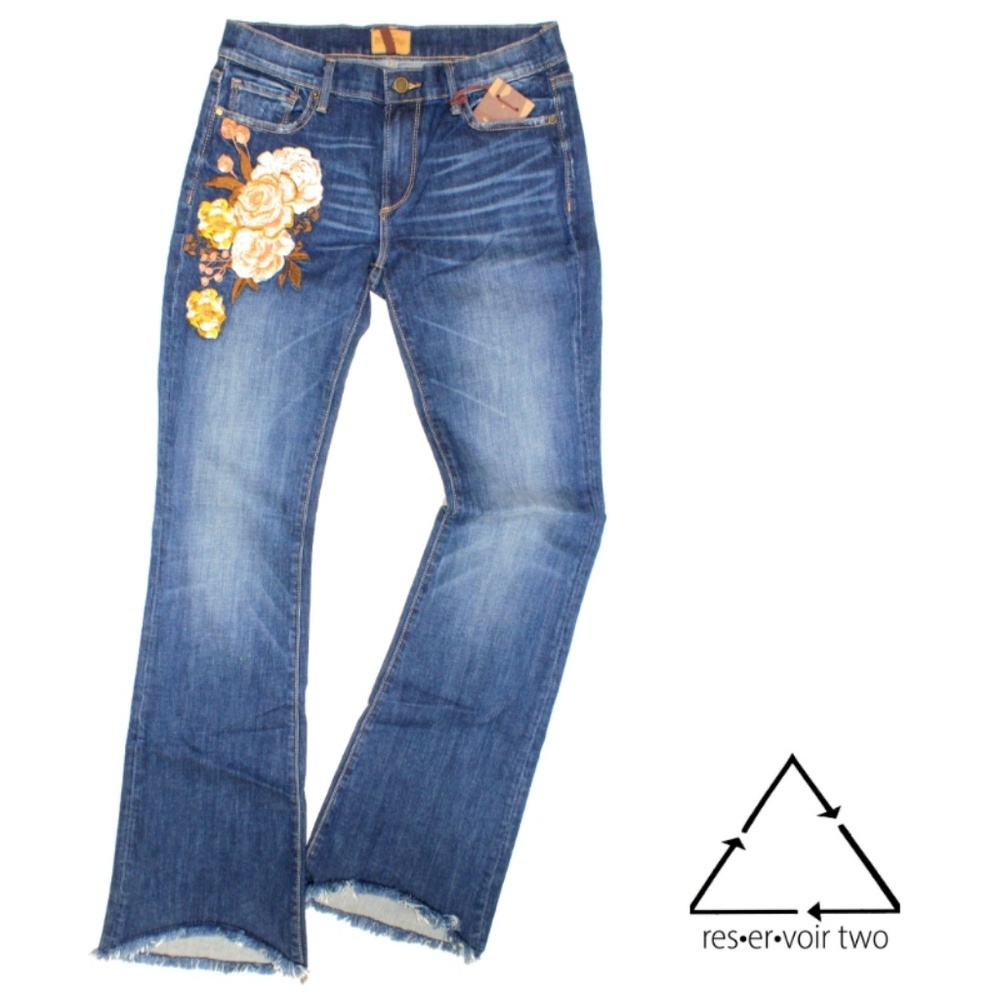 Driftwood EVA Rose Embroidered Jeans EUC